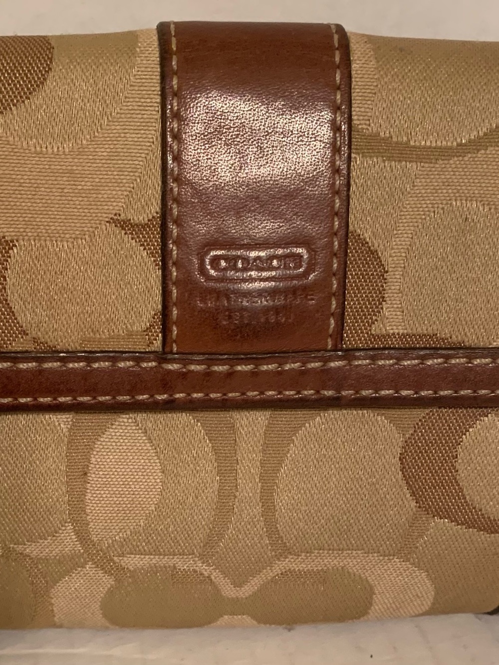Vintage Coach Signature Monogram
Trifold Compact Wallet - Khaki / Brown Leather